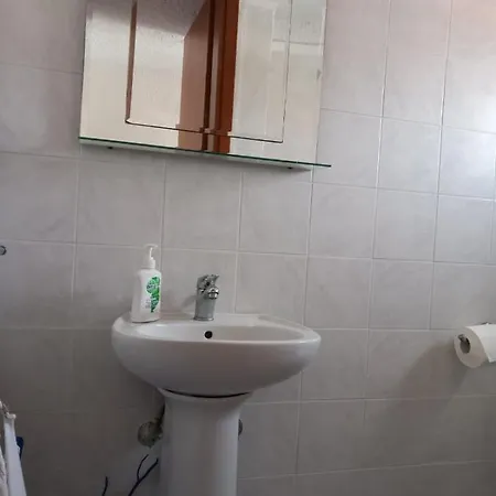 House E5